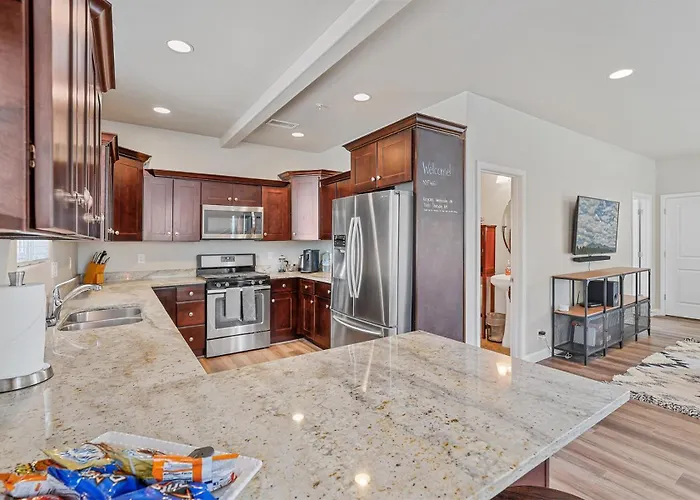 Moonlight Ridge Spacious Townhome 3 Miles From Downtown Ac Garage Near Snowbowl *